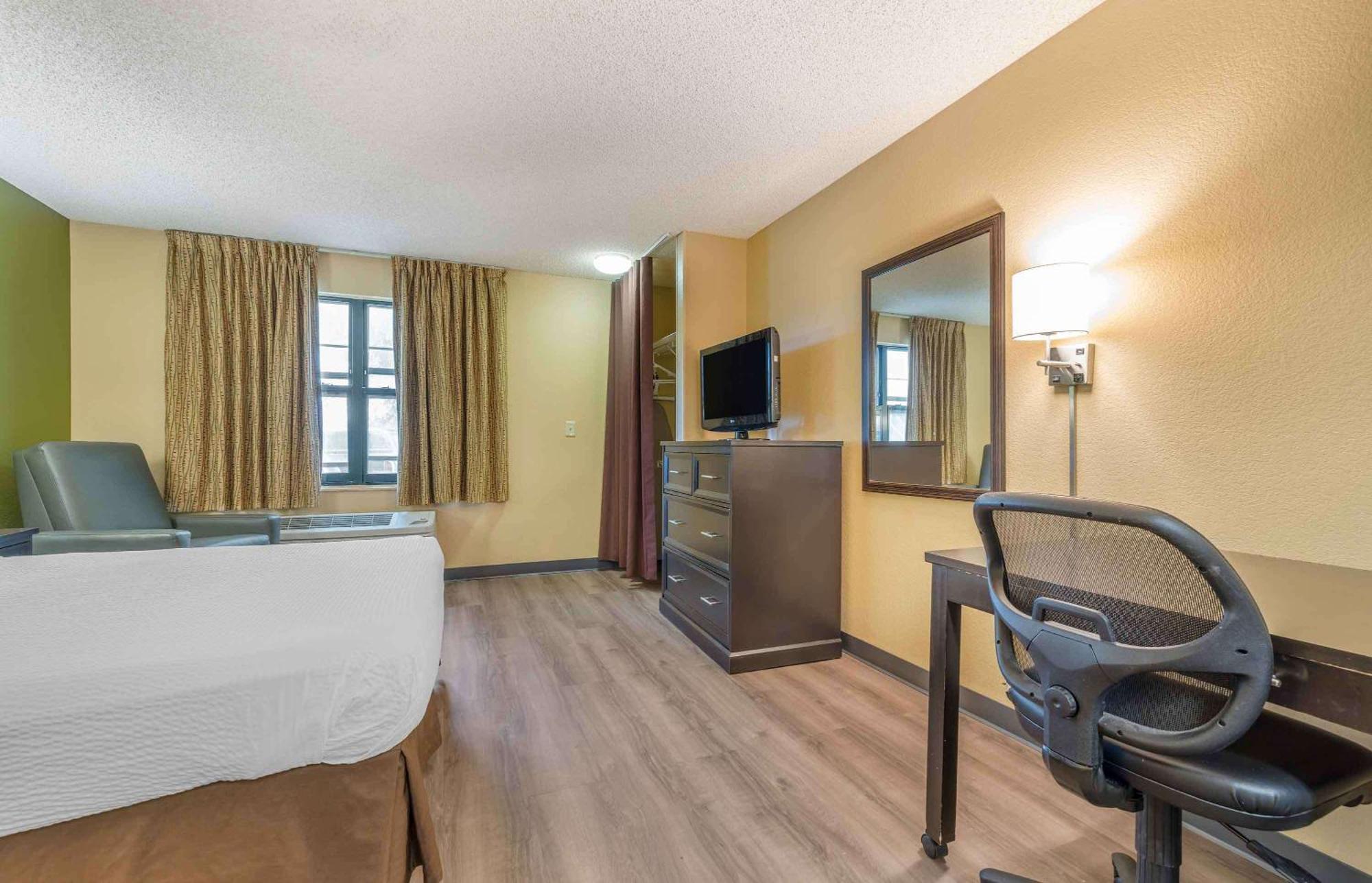 Extended America - - Wine Country Hotel Temecula