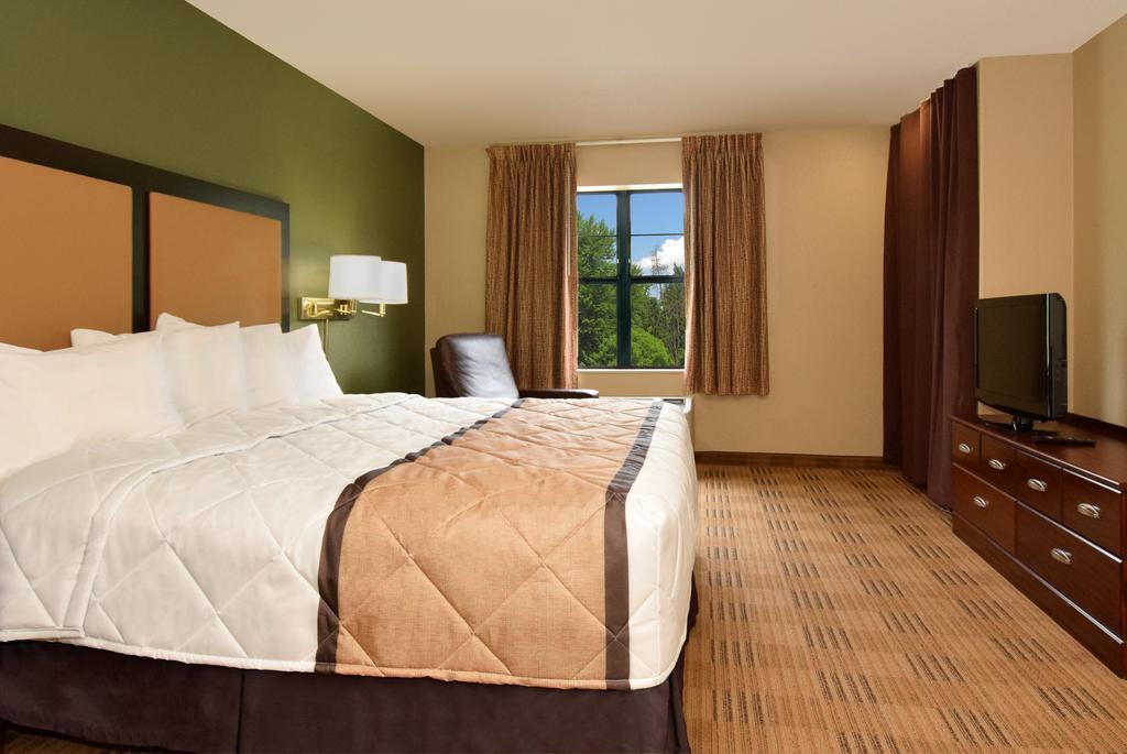 Extended America - - Wine Country Temecula